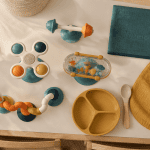 Jouet ventouse bebe sur table repas